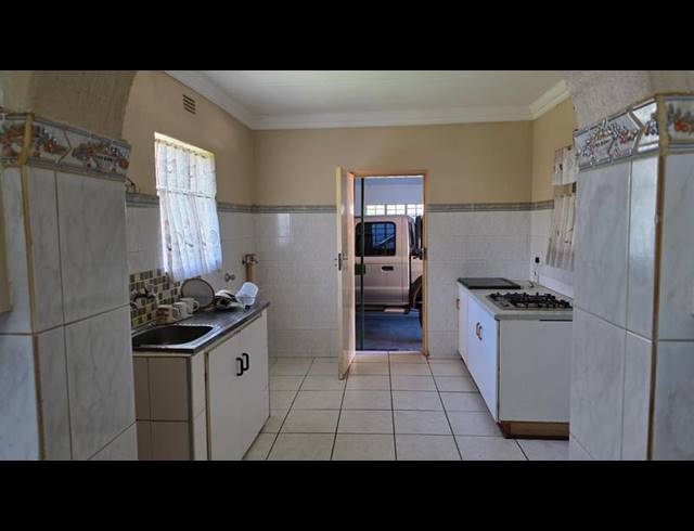 4 BEDROOM HOUSE FOR SALE IN STRUBENSVALLEI